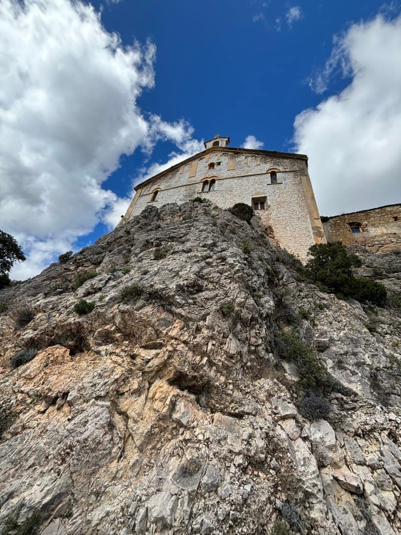 Circular als peus del Montsec d'Ares